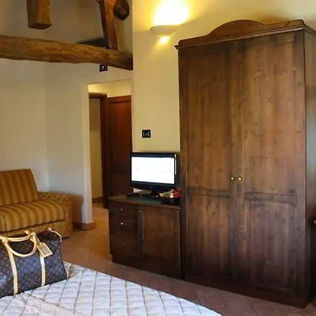 Szálloda Cascina Canova 4*