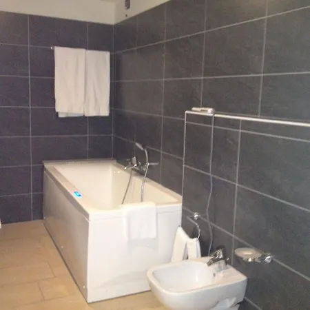 Cascina Canova 4* Uggiate