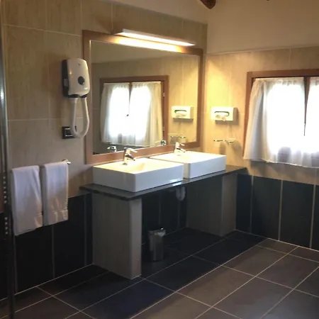 Szálloda Cascina Canova 4*
